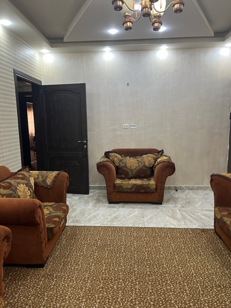 منزل وحديقة