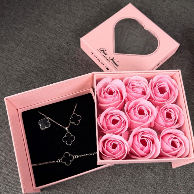 أزياء وموضة