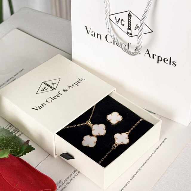 أزياء وموضة